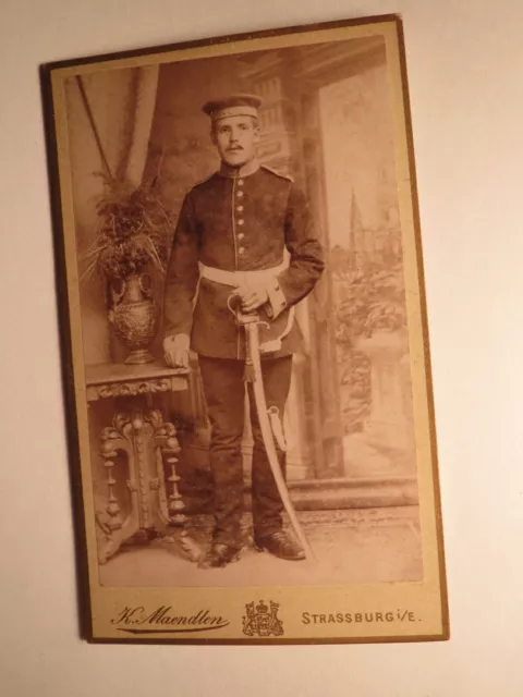 Soldat in Uniform mit Säbel Dragoner DR 15 / CDV K. Maendlen Strassburg i. E.