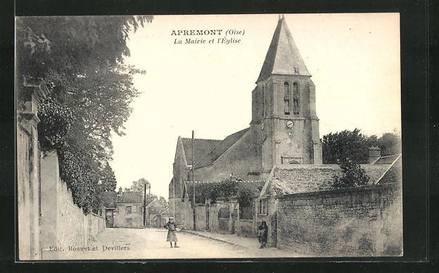 CPA Apremont, la Mairie et l´Eglise