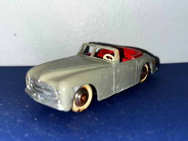 Une voiture, une miniature : Simca 8 Sport / Dinky Toys 24S