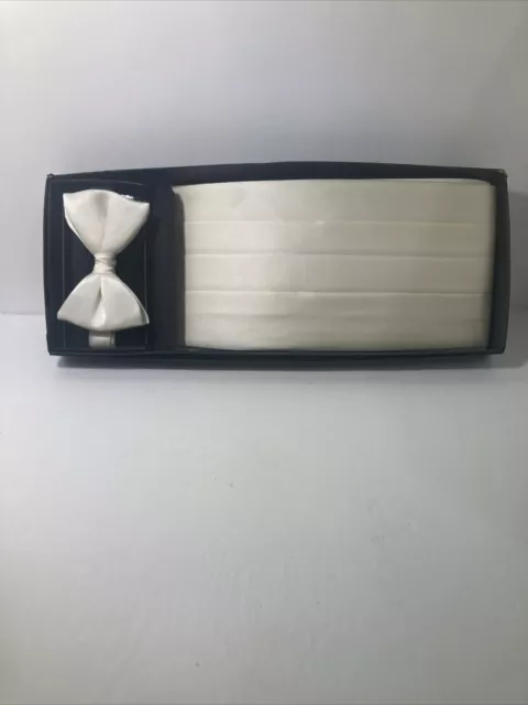 Bow Tie And Cummerbund Set. Ivory