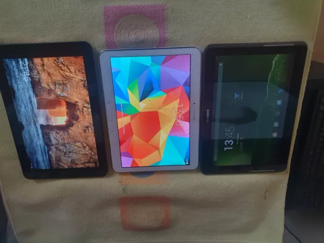 Très beau Lot de 11 tablettes Différente 7 fonctionne 4 pour pièces ou a refaire