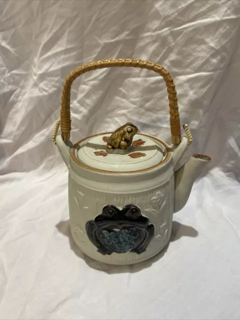 vintage stoneware frog/toad teapot 3
