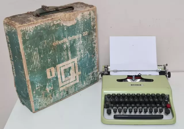 Macchina Da Scrivere Olivetti Lettera 22 - Prima Serie con Custodia