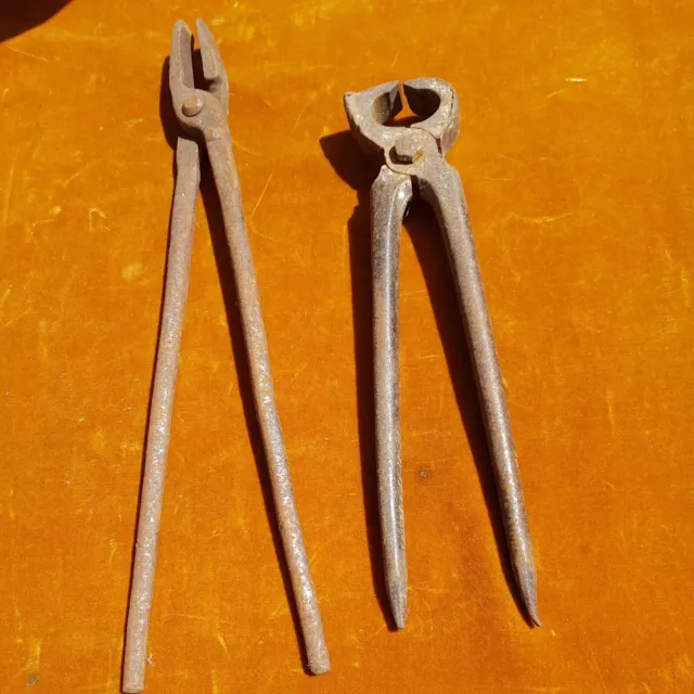 2 alte Zangen Eisen oder Gebrauch 49 und 30 cm