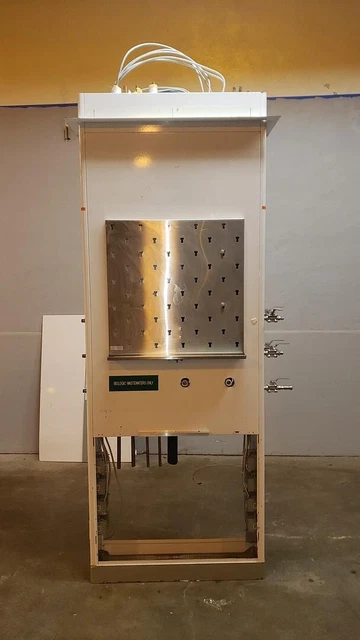 Lab Casework Utility Chase Electrical & Gas + Pegboard 9'