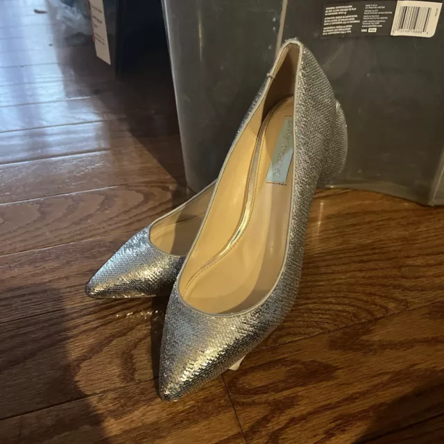 Blue by Betsey Johnson Women's Sb-Kamie Pump, Silver Satin, Size 7 NEW**