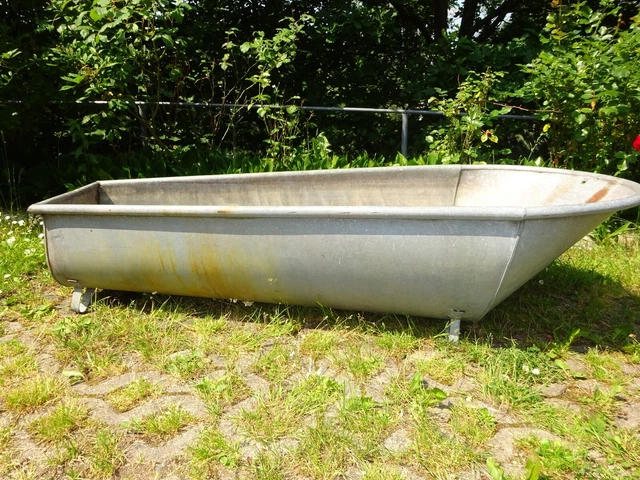 ALTE ZINKWANNE ZINKBADEWANNE HOCHBEET BADEWANNE TEICH BAUERNHOF