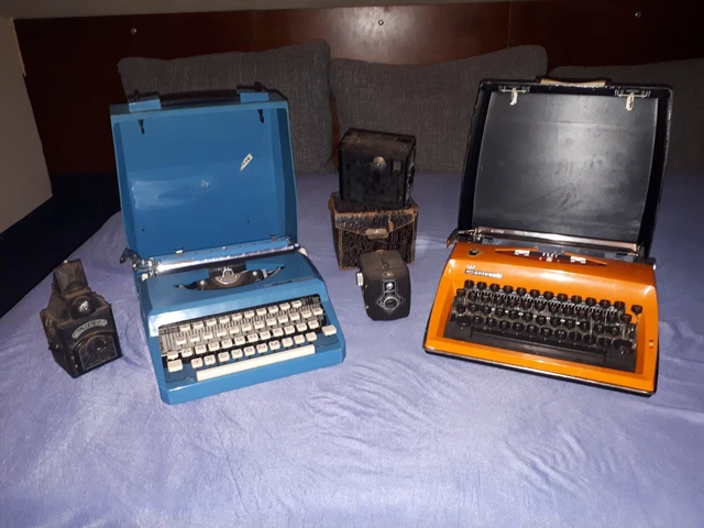 Alte Schreibmaschinen und Fotoapparate