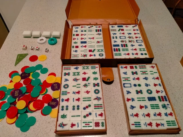 Jeu De Mahjong Vintage AM Et Cie Paris - 144 Tuiles Plastique + 4 Racks + Règle - Années 60, Occasion