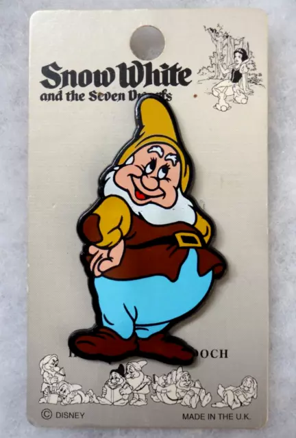 HAPPY - Snow White & The Seven Dwarfs - Disney - PIN BADGE - On Card