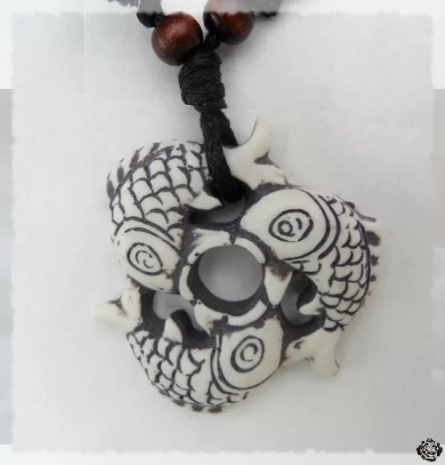 Pendentif Style Surfeur Totem Poissons Os de Yak Cordon Noir Réglable Unisexe