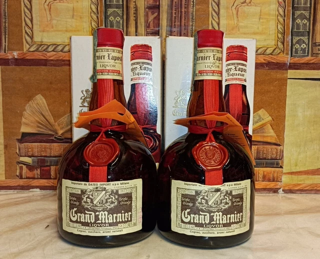 Panchina in legno con incisione con 2 bicchierini da liquore