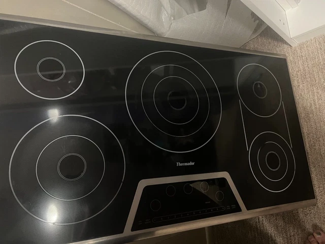 Thermador Masterpiece Deluxe Series CET366FS 36 Inch Smoothtop Electric Cooktop Thermador Masterpiece Deluxe Series CET366FS 36 Inch Smoothtop Electric Cooktop