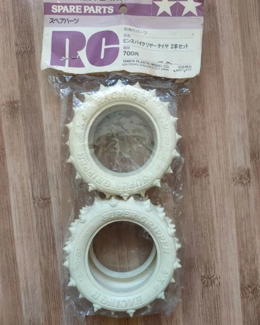 Tamiya 319804545 Pneus Stud-Spike avant 30mm Egress, 2 pièces - Modellbau Berlinski Modellbaufachhandel