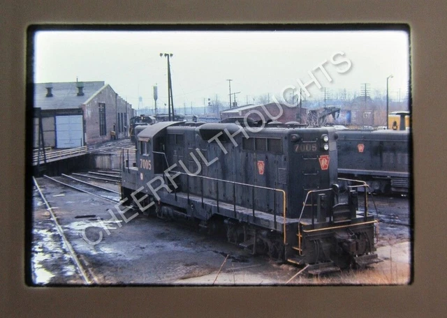 Original '69 Ektachrome Slide PRR Pennsylvania 7005 GP9 Engine House      35W7