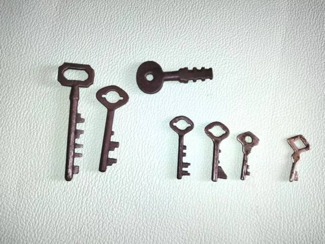 n°15 ) ANCIEN CADENAS AVEC CLÉ ,clef , serrure , coffre, clés