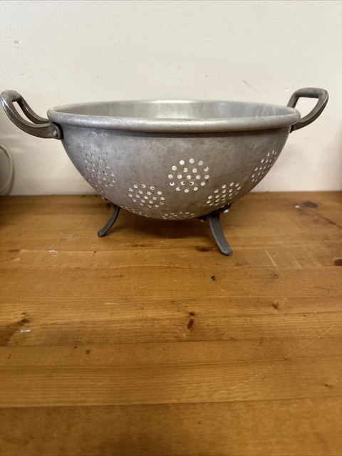 Ancienne Passoire En Aluminium Avec Manche Bois – Déco Vintage Loft Chalet – Ustensile Ancien