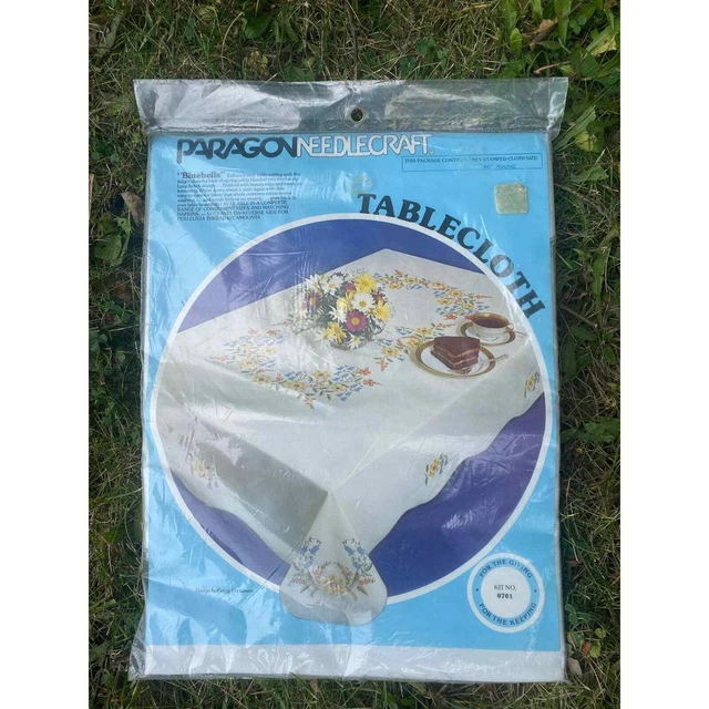 Kit de costura Paragon 0701 ""Bluebells"" 60"" redondo con 4 servilletas