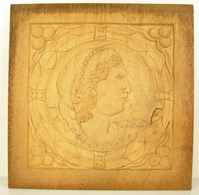 Profil de femme coiffée Bas-relief en bois sculpté carved wooden panel 30 cm