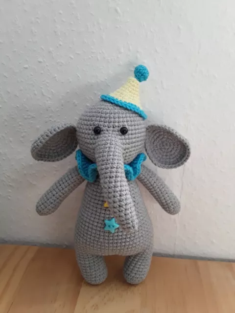 Amigurumi Elefant gehäkelt Häkeltiere Handarbeit Handmade Spielzeug