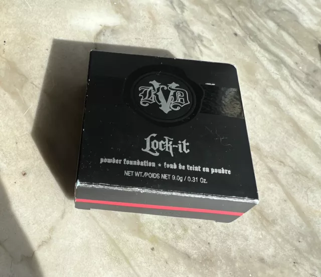 BASE EN POLVO KAT VON D LOCK-IT Mediana 155 NUEVA EN CAJA