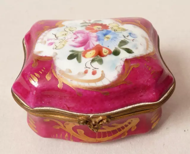 Petite boite bonbonnière en porcelaine décor de fleurs