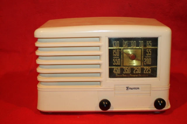 Emerson 330 Radio (1941) - Excellent Working Condition - PLAYS STRONG Emerson 330 Radio (1941) - Excellent Working Condition - PLAYS STRONG