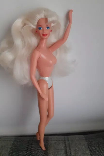 Barbie Mode Puppe. Shopping Spaß 1995 keine Kleidung nur Ohrringe. Weiches Haar. Fab!