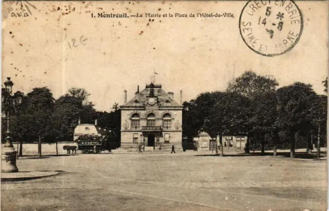 CPA MONTREUIL La Mairie et la Place de lHotel de Ville (569502)