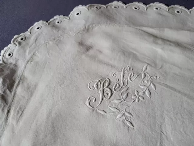 N09 Ancienne taie d'oreiller de bébé fil de lin brodé "bébé" Old baby pillowcase