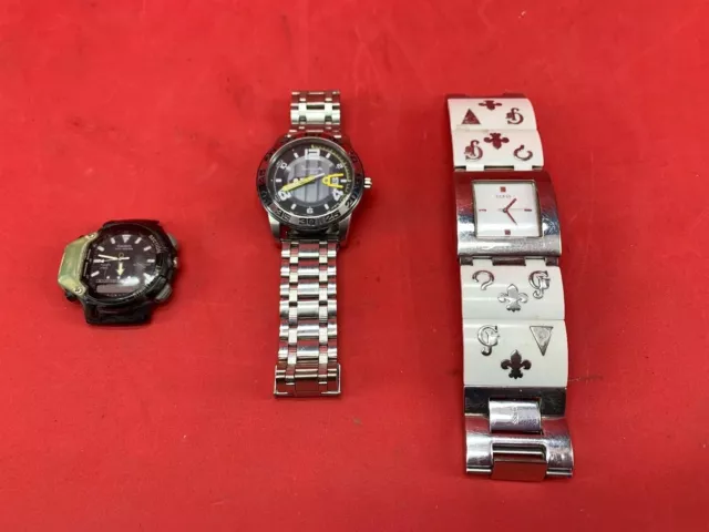 Lot de trois montres à quartz / CASIO , GUESS , TABHORA