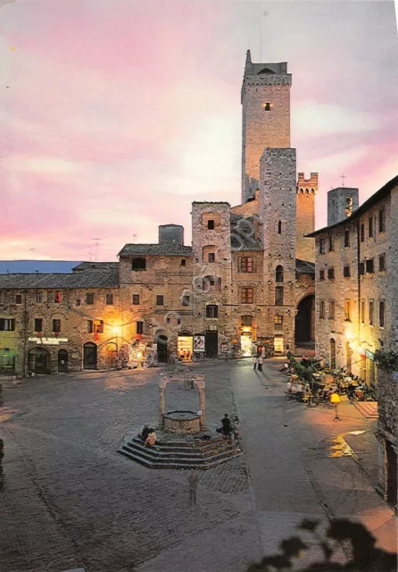 Cartolina San Giminiano Siena Piazza della Cisterna Notturno 1990