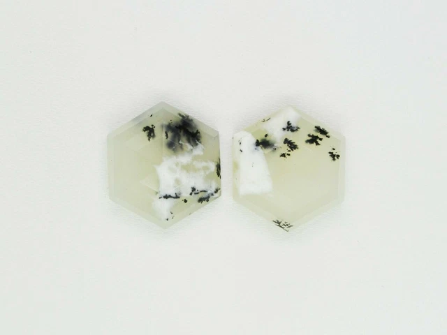 Cabochons à facettes en forme d'hexagone de pierres précieuses d'opale...