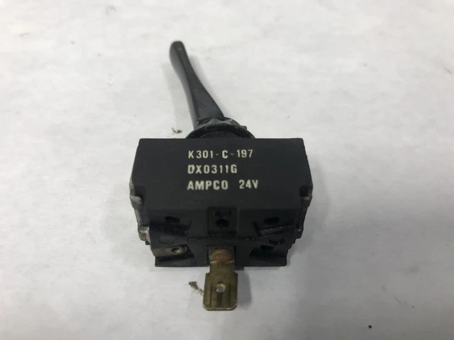 Kenworth T800 TOGGLE SWITCH Dash/Console Switch - Used | P/N K301C197