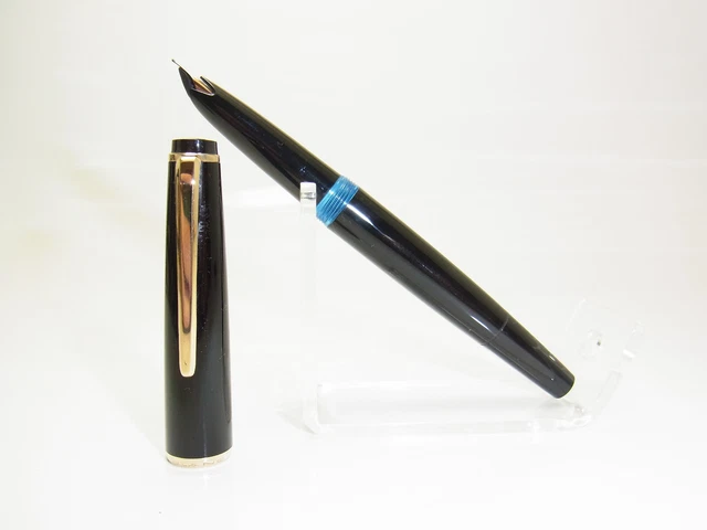Excellent Vintage 60´s MONTBLANC No 32 Black & Gold Fountain Pen 14ct F / FINE Excellent Vintage 60´s MONTBLANC No 32 Black & Gold Fountain Pen 14ct F / FINE