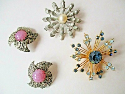 Trifari Lotto bigiotteria orecchini e spille vintage anni '50/ '60 stile Trifari 