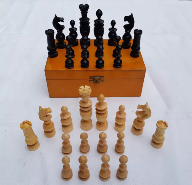 Alte Schachfiguren Schach Figuren aus Holz im Kästchen #002