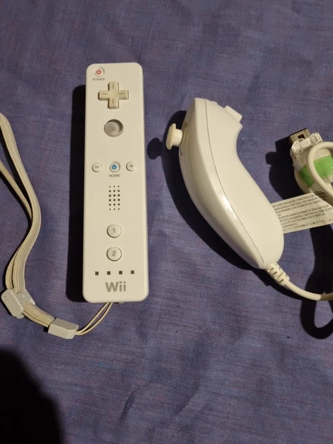 Official Genuine Nintendo Wii Controller Remote in White + Nunchuck Controller