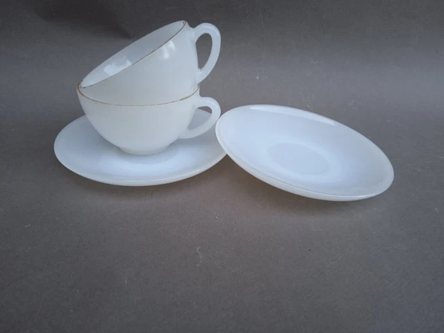 Lot De 2 Tasses à Café Arcopal Vert Amande Irisé – Lignes Dorées Vintage