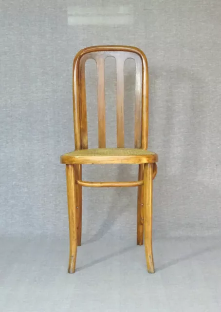 Chaise Thonet N°391 XV de 1925 cannée , teinte noyer