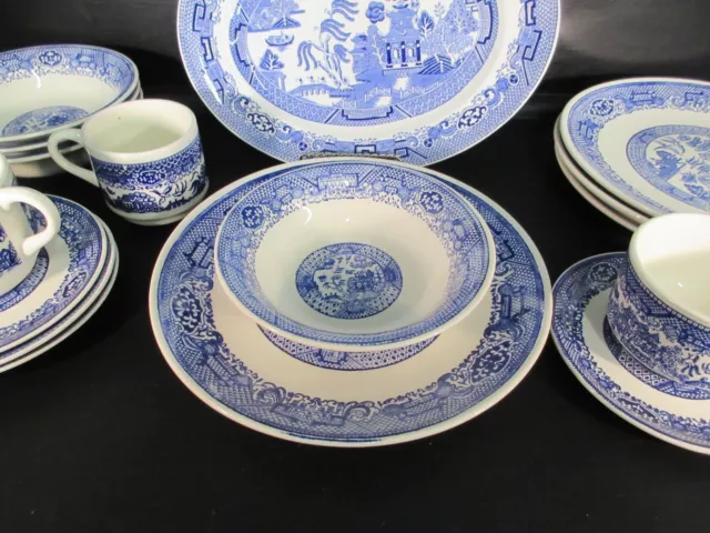 vintage Blue Willow Dinnerware service for 4 no markings Blue and White 17 piece