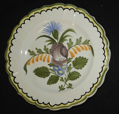 Assiette ancienne à décor d'UNE FLEUR DE LYS Signature en dessous 