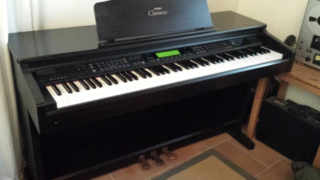 YAMAHA CLAVINOVA CVP 103 Digital Piano. Really Good Condition. Can