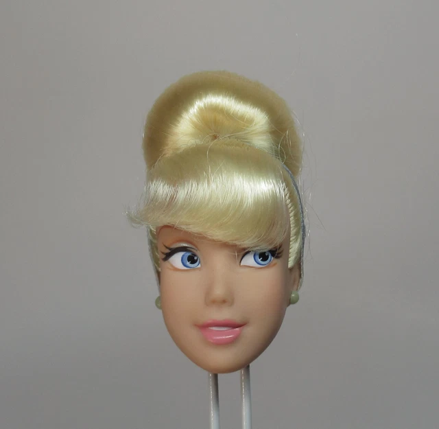 DISNEY STORE CINDERELLA Classic Doll Head Barbie Fashion Doll Disney 