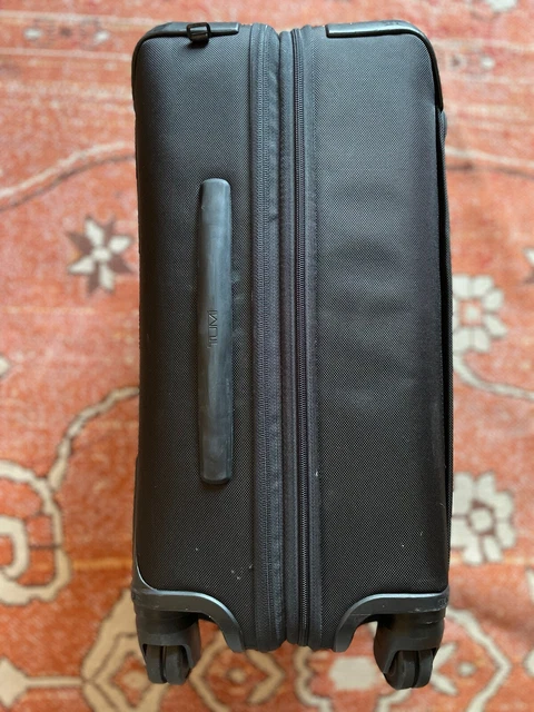 Tumi Alpha 2 International Expandable 4 Wheeled Carry-On Black Spinner $795 4