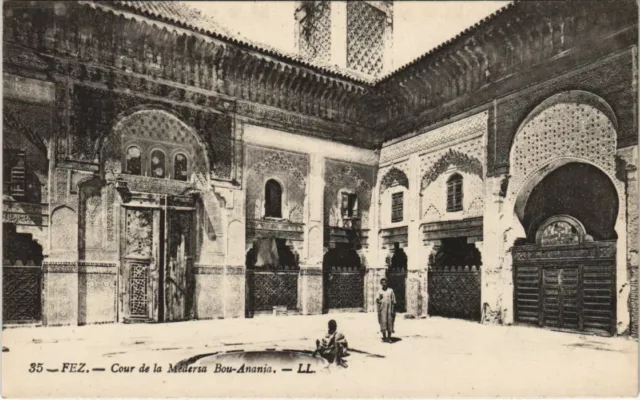 CPA AK FEZ Cour de la medersa Bous-Anania MOROC (24043)