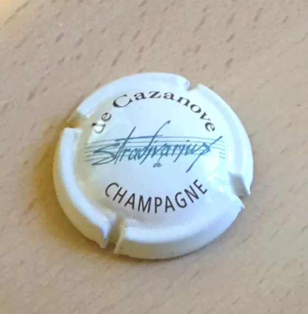 Capsule de Champagne Charles de Cazanove Stradivarius beige