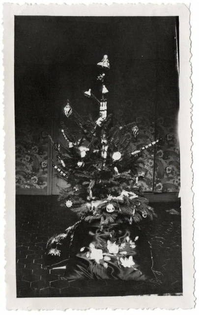 photo anonymous Christmas snapshot c.1940 Christmas tree -