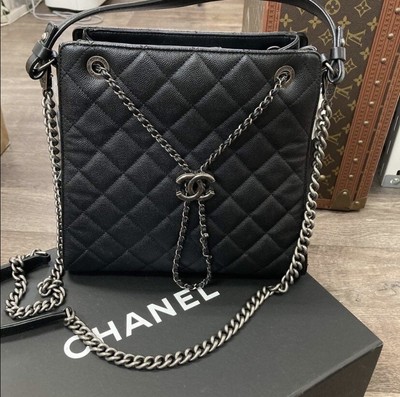 CHANEL SAC POCHETTE BLACK LEATHER SILVER HARDW. CROSS BODY STRAP CHANEL SAC POCHETTE BLACK LEATHER SILVER HARDW. CROSS BODY STRAP