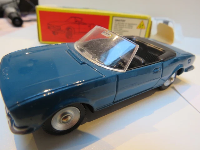 RENAULT Dauphine (Voiture à pédales) | Musée de l'Automobile